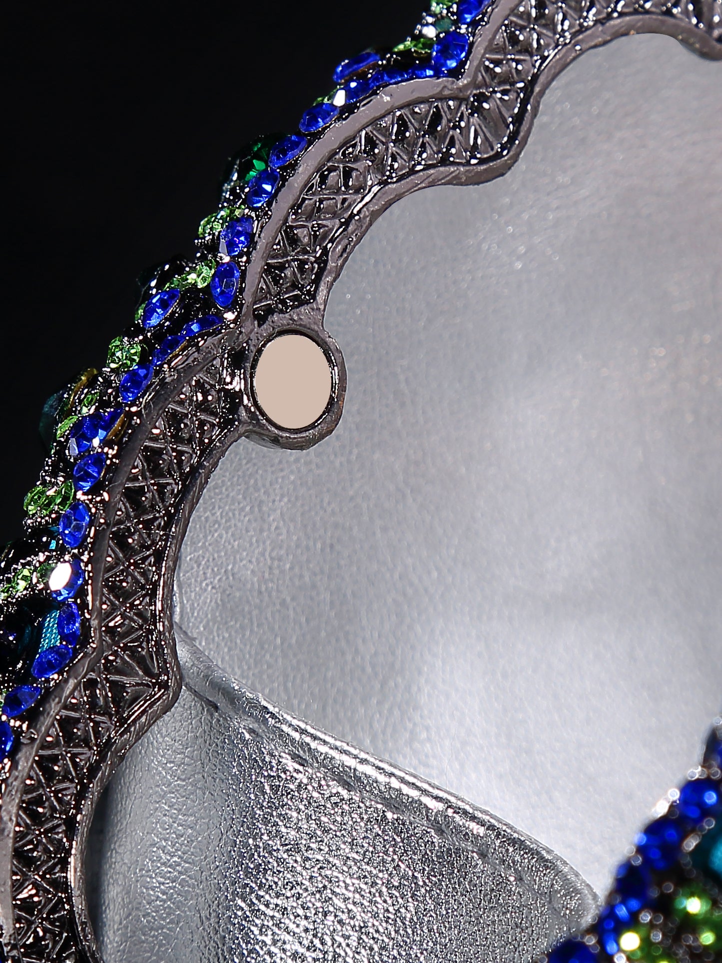 Peacock water diamond bag, hollow metal crystal banquet bag, handmade diamond inlaid bag, European and American women's diamond handbag