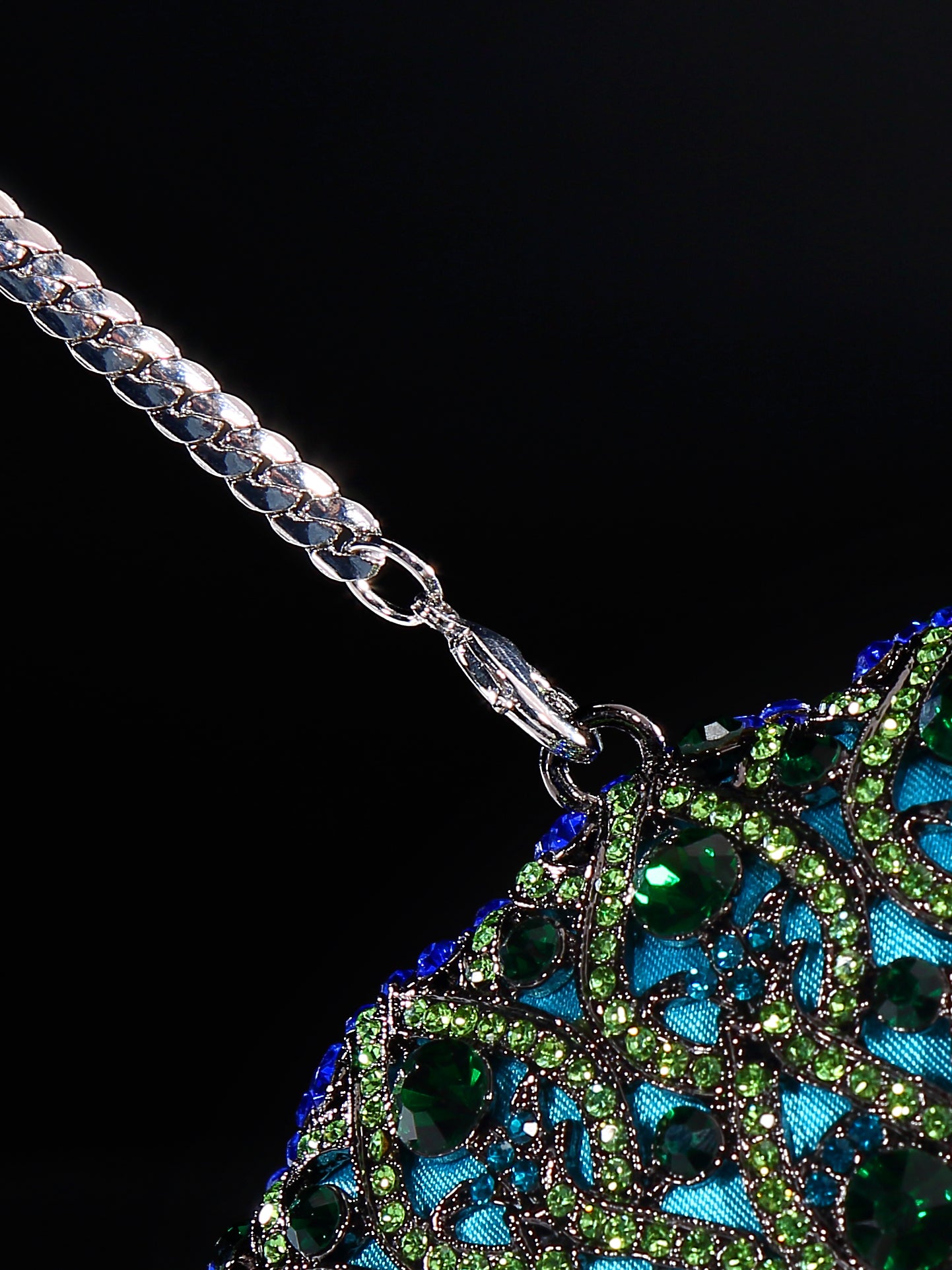 Peacock water diamond bag, hollow metal crystal banquet bag, handmade diamond inlaid bag, European and American women's diamond handbag