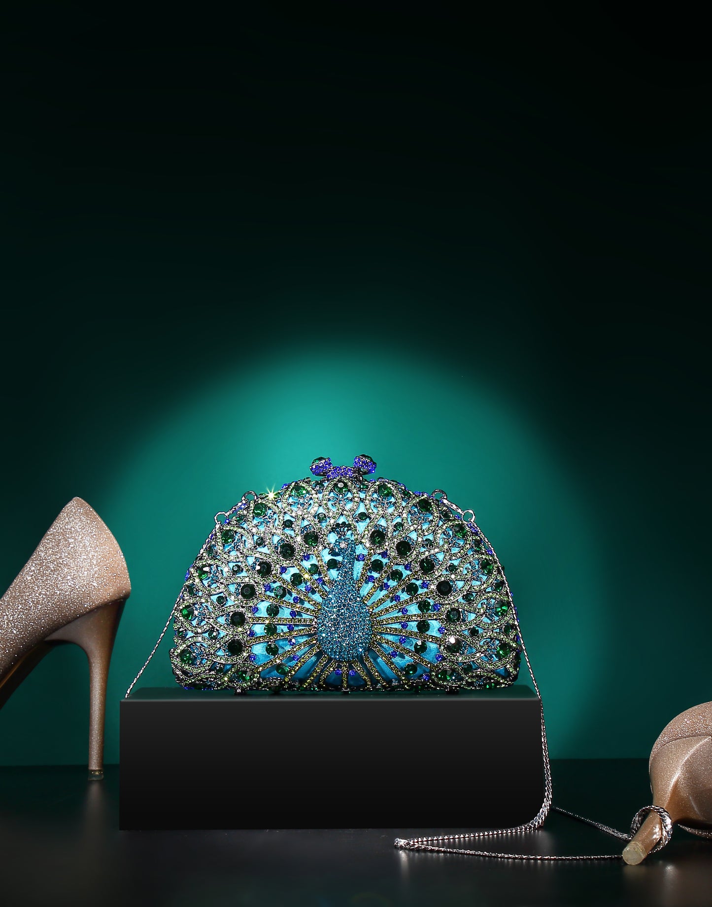 Peacock water diamond bag, hollow metal crystal banquet bag, handmade diamond inlaid bag, European and American women's diamond handbag